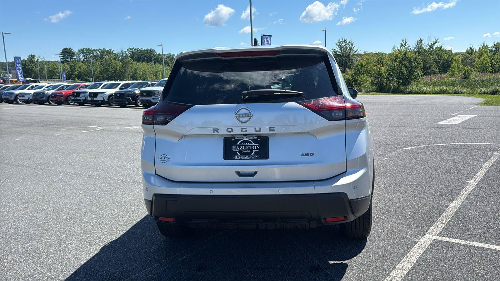 Used 2025 Nissan Rogue S AWD/4WD image 6