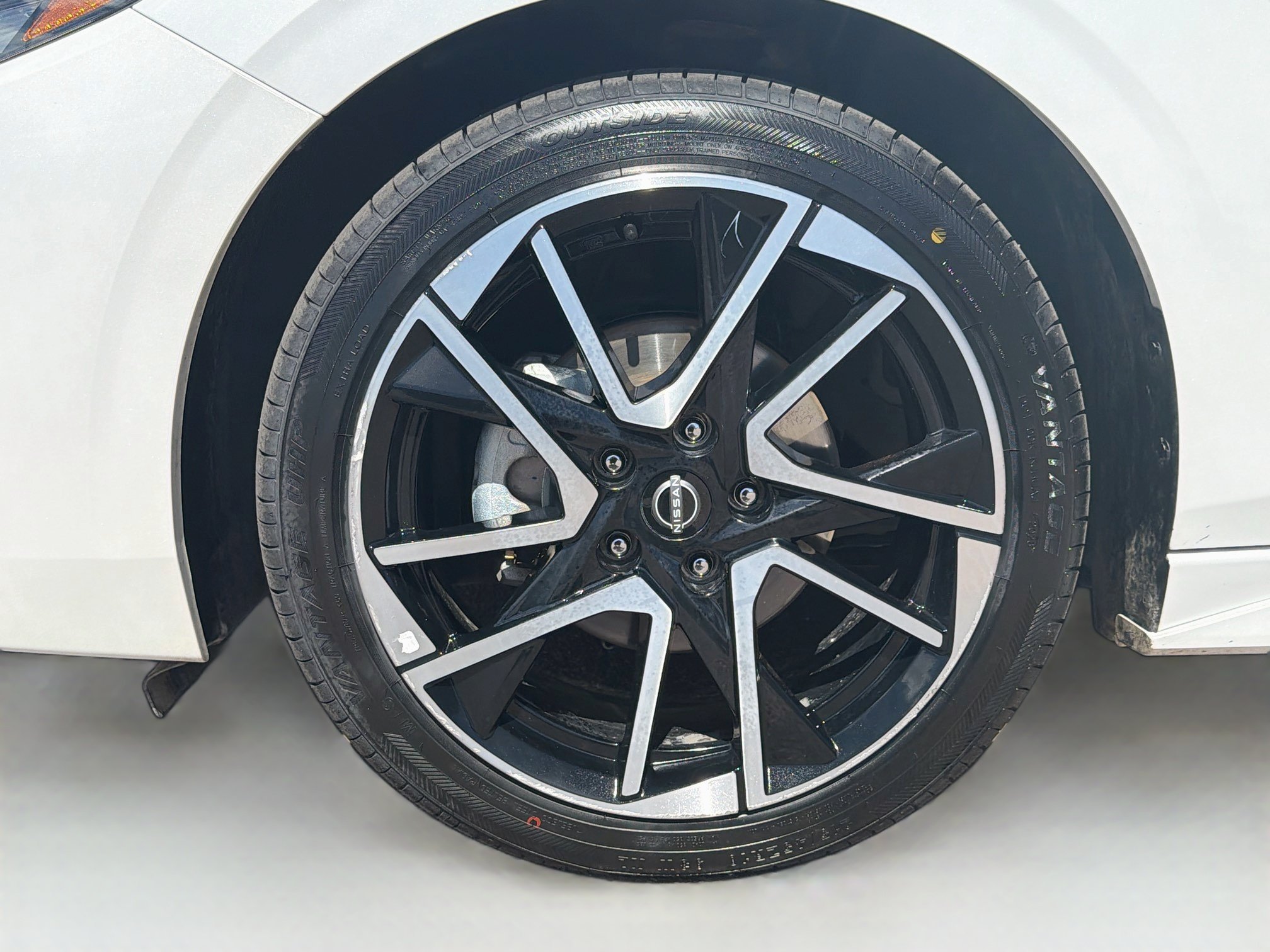 Used 2025 Nissan Sentra SR FWD image 11