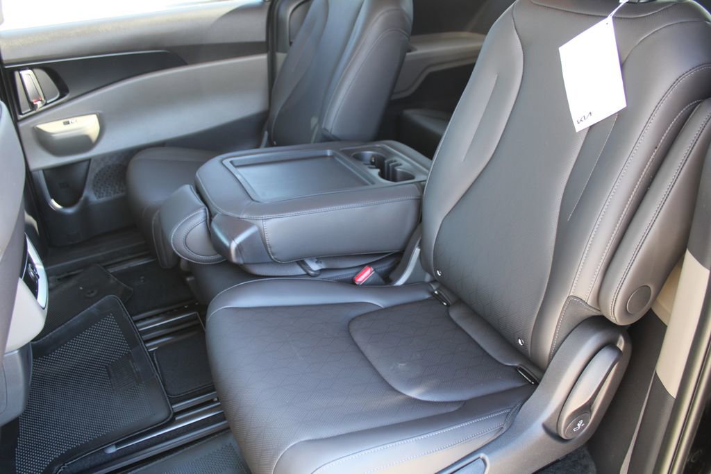 New 2026 Kia Carnival FWD image 18