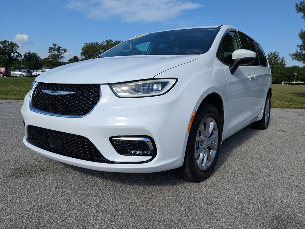 Used 2023 Chrysler Pacifica Touring-L