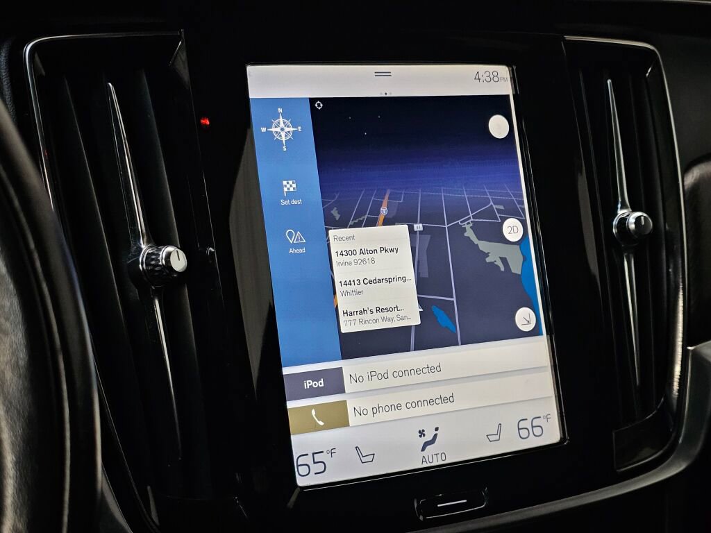 Used 2017 Volvo V90 T6 Cross Country image 28