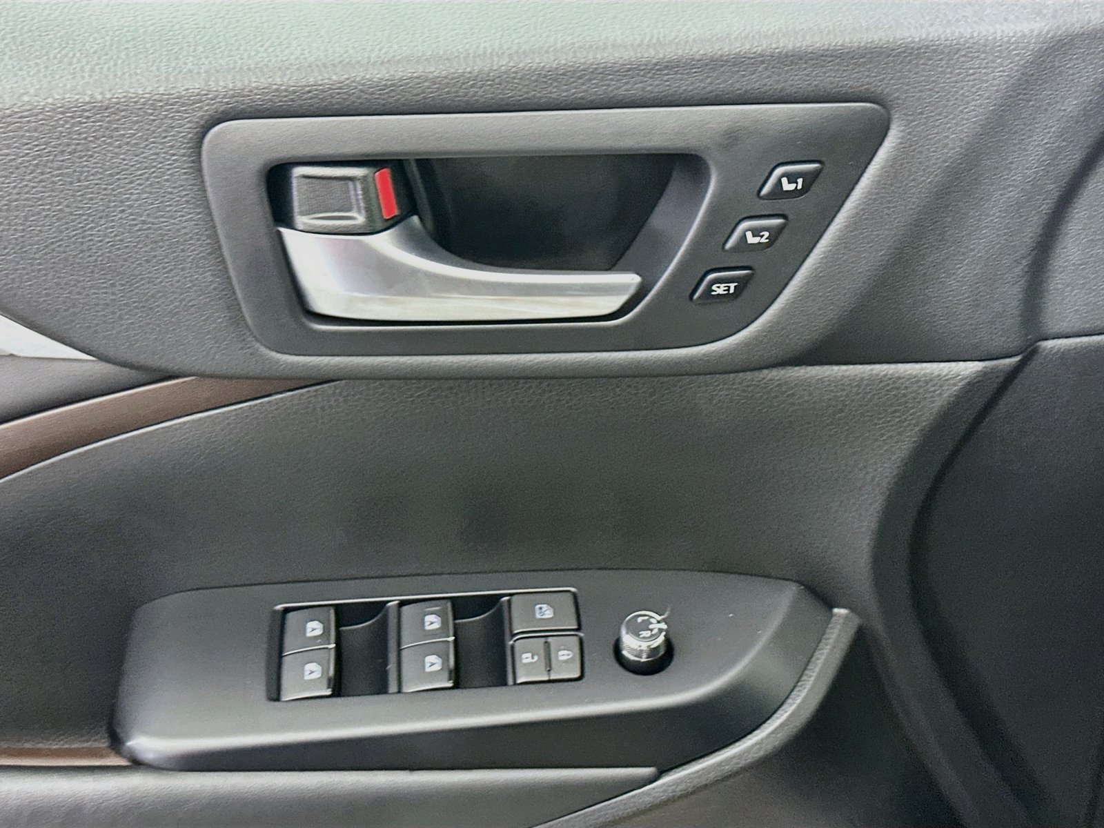 Used 2017 Toyota Highlander Limited Platinum FWD image 19