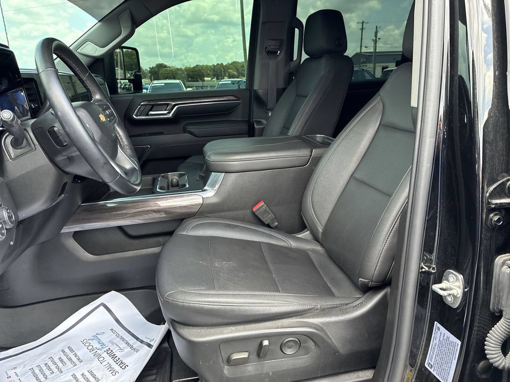 Used 2024 Chevrolet Silverado 2500 LTZ w/ LTZ Plus Package AWD/4WD image 11