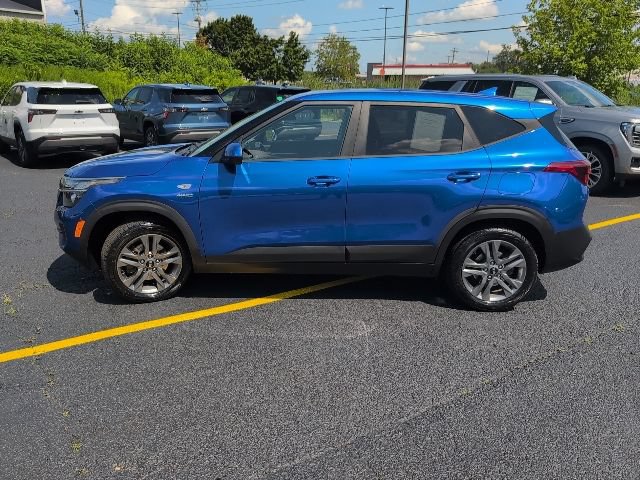 Used 2021 Kia Seltos LX AWD/4WD image 2