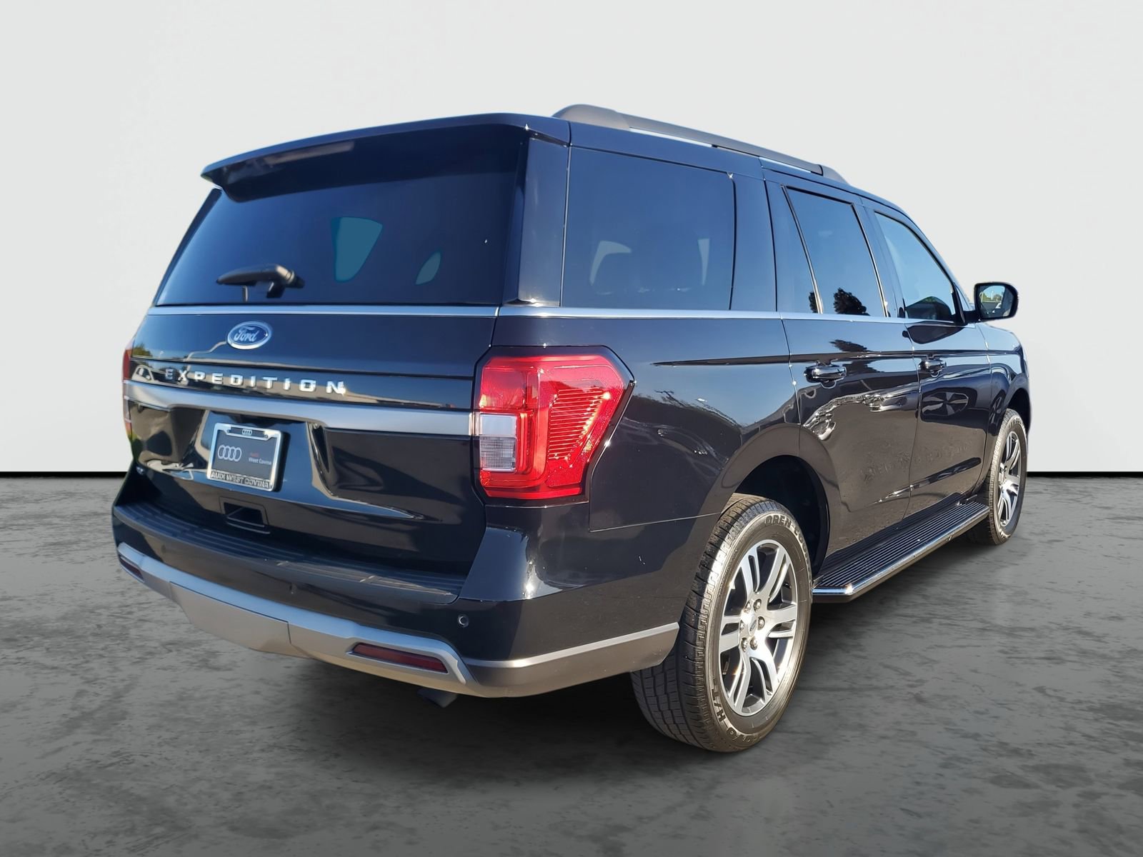 Used 2022 Ford Expedition XLT image 4