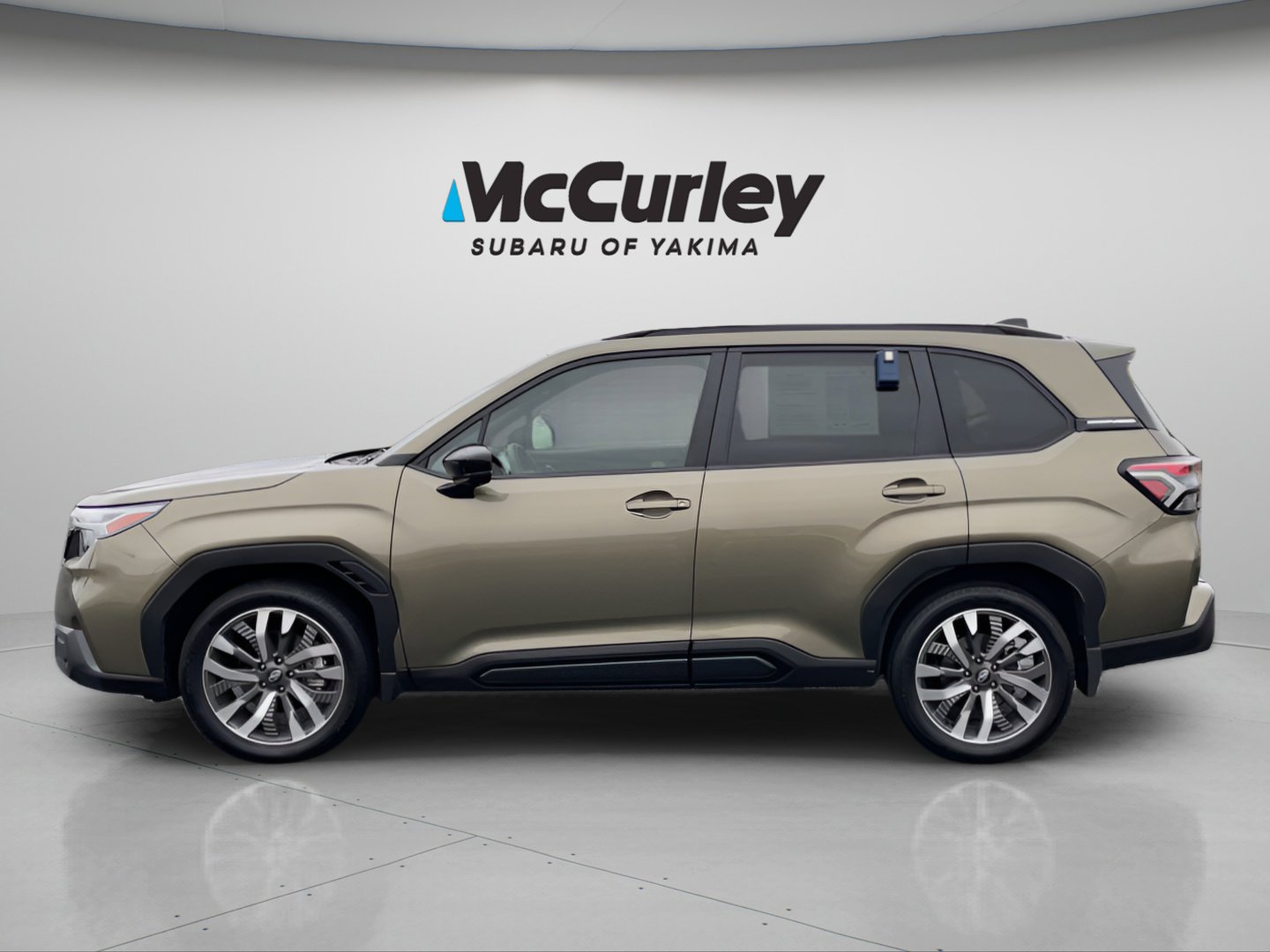 Used 2025 Subaru Forester Touring image 2