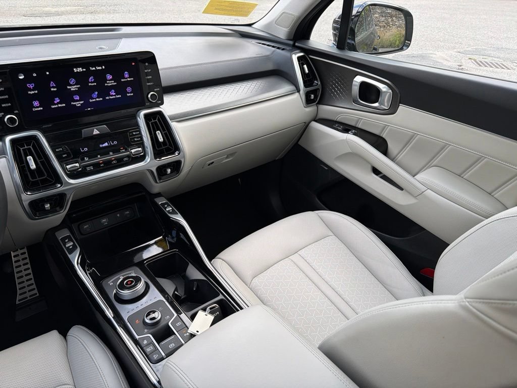 Certified 2023 Kia Sorento SX Prestige w/ Panoramic Sunroof Package AWD/4WD image 28