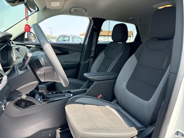 Used 2023 Chevrolet TrailBlazer LT FWD image 11