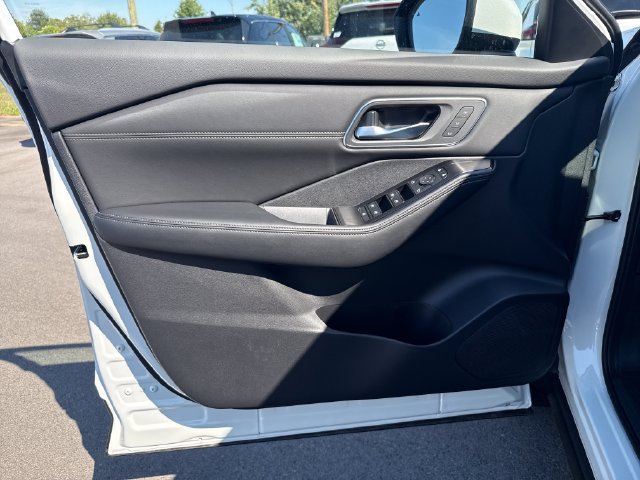 New 2026 Nissan Rogue Platinum AWD/4WD image 12