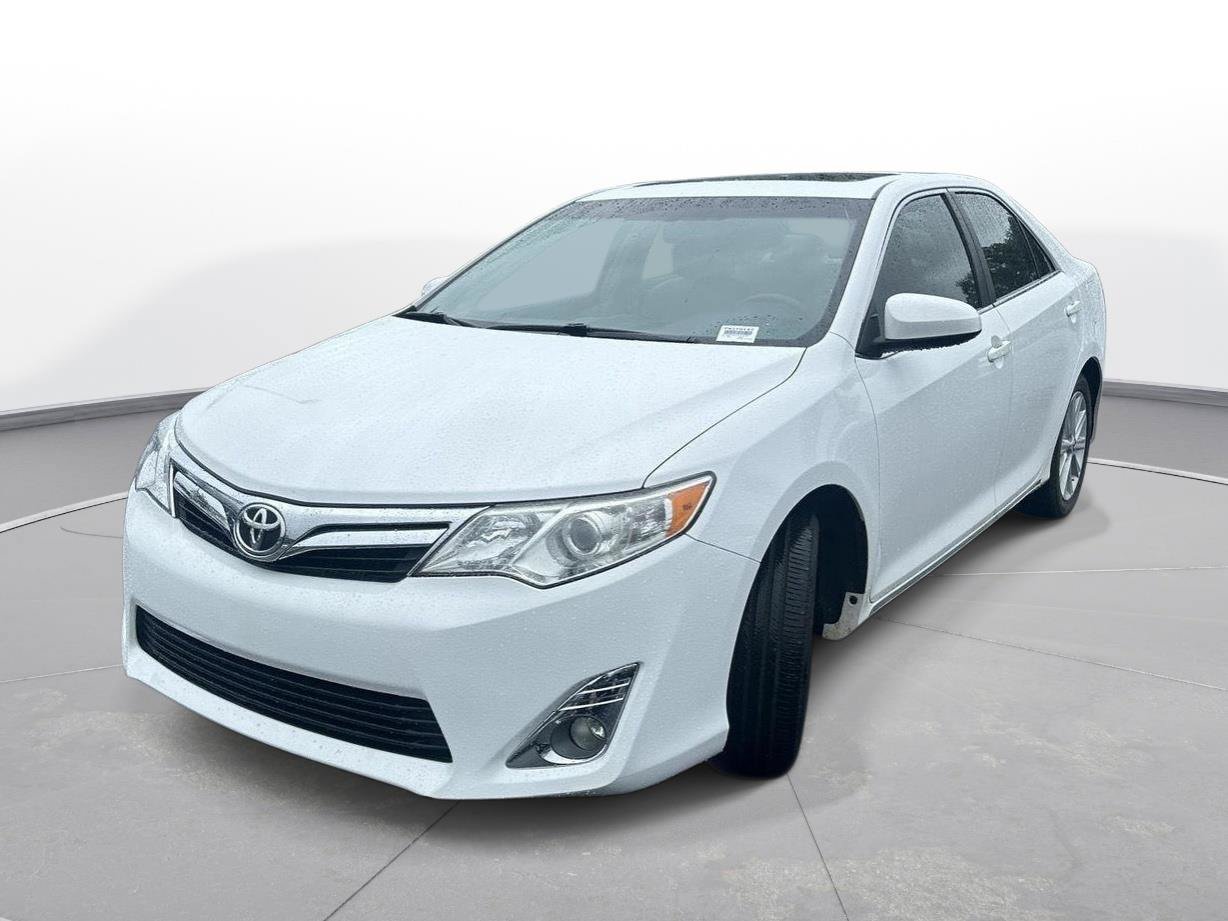 Used 2012 Toyota Camry XLE w/ Leather Pkg FWD image 2