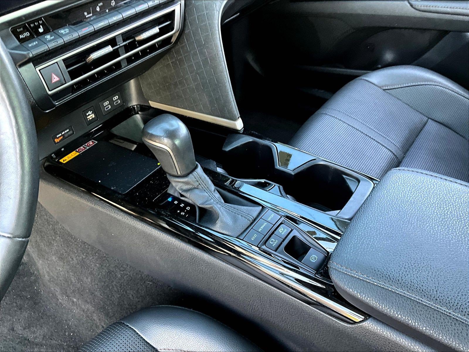 Used 2025 Toyota Camry XLE FWD image 19