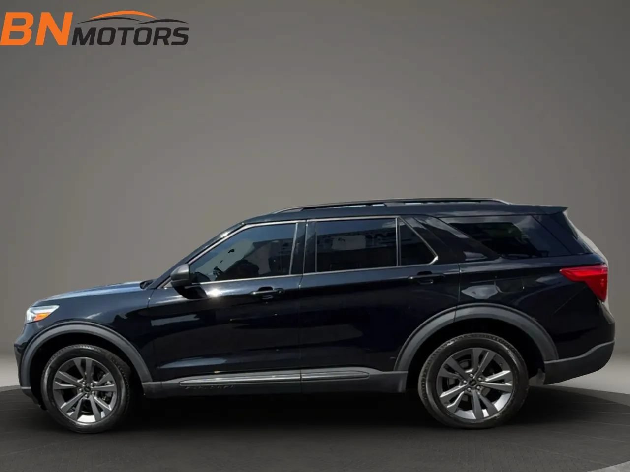 Used 2021 Ford Explorer XLT w/ Equipment Group 202A AWD/4WD image 8