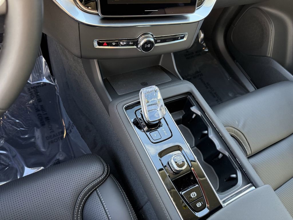 New 2026 Volvo XC90 B6 Ultra w/ Protection Package image 24