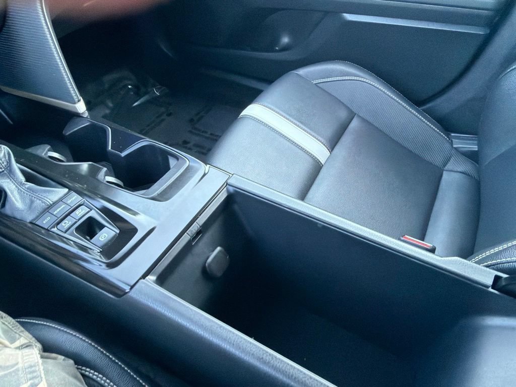 Used 2025 Toyota Camry SE FWD image 31