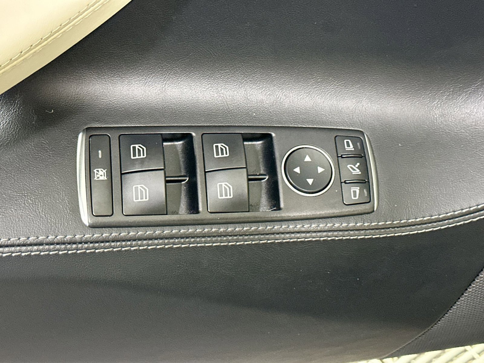 Used 2019 Tesla Model S Long Range image 16