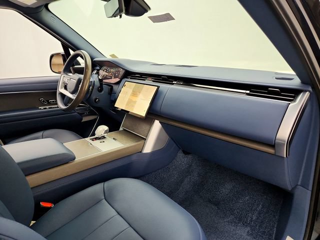 Certified 2025 Land Rover Range Rover SV AWD/4WD image 17