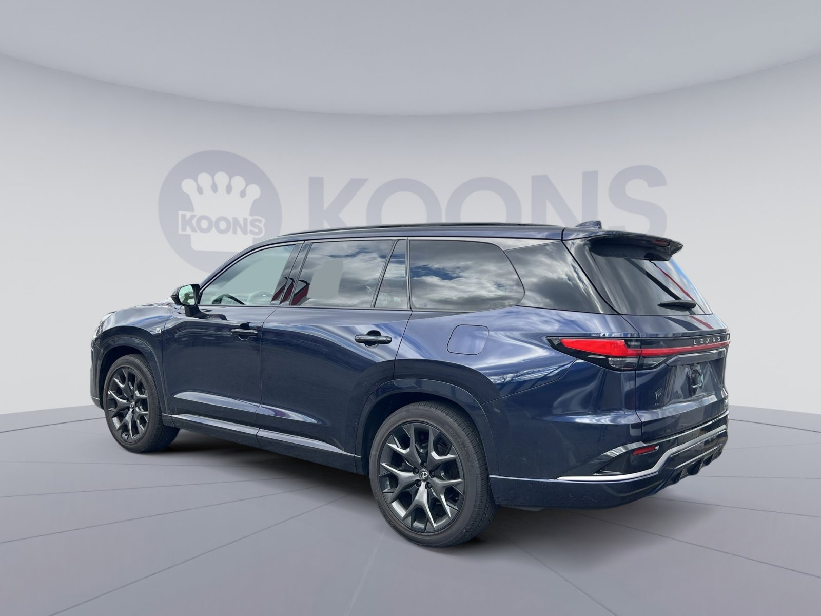 Used 2025 Lexus TX 500h AWD w/ Technology Package image 4