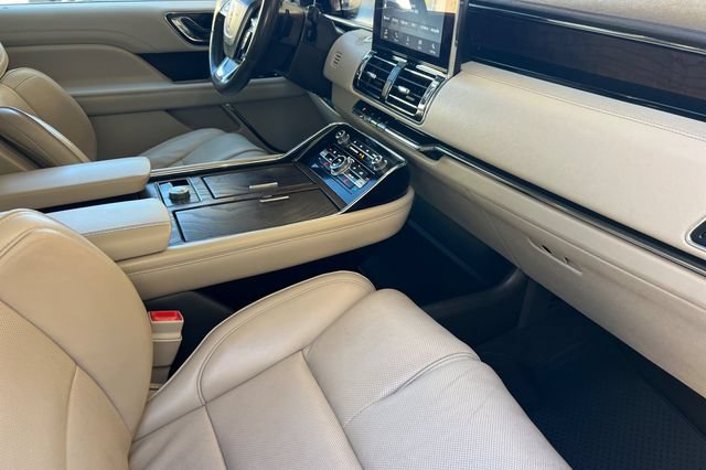 Used 2019 Lincoln Navigator Select w/ Technology Package RWD image 19