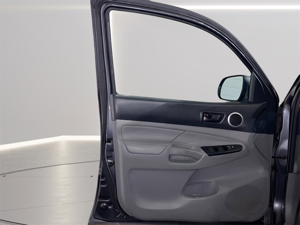 Used 2014 Toyota Tacoma PreRunner w/ SR5 Package image 9