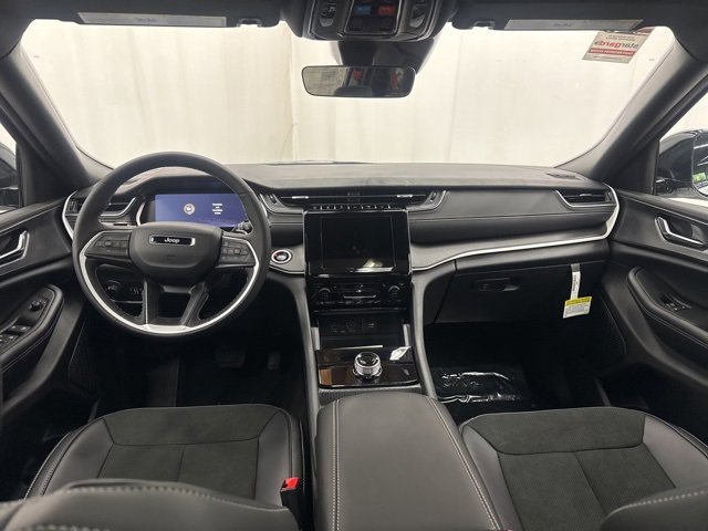 New 2025 Jeep Grand Cherokee L Altitude image 8