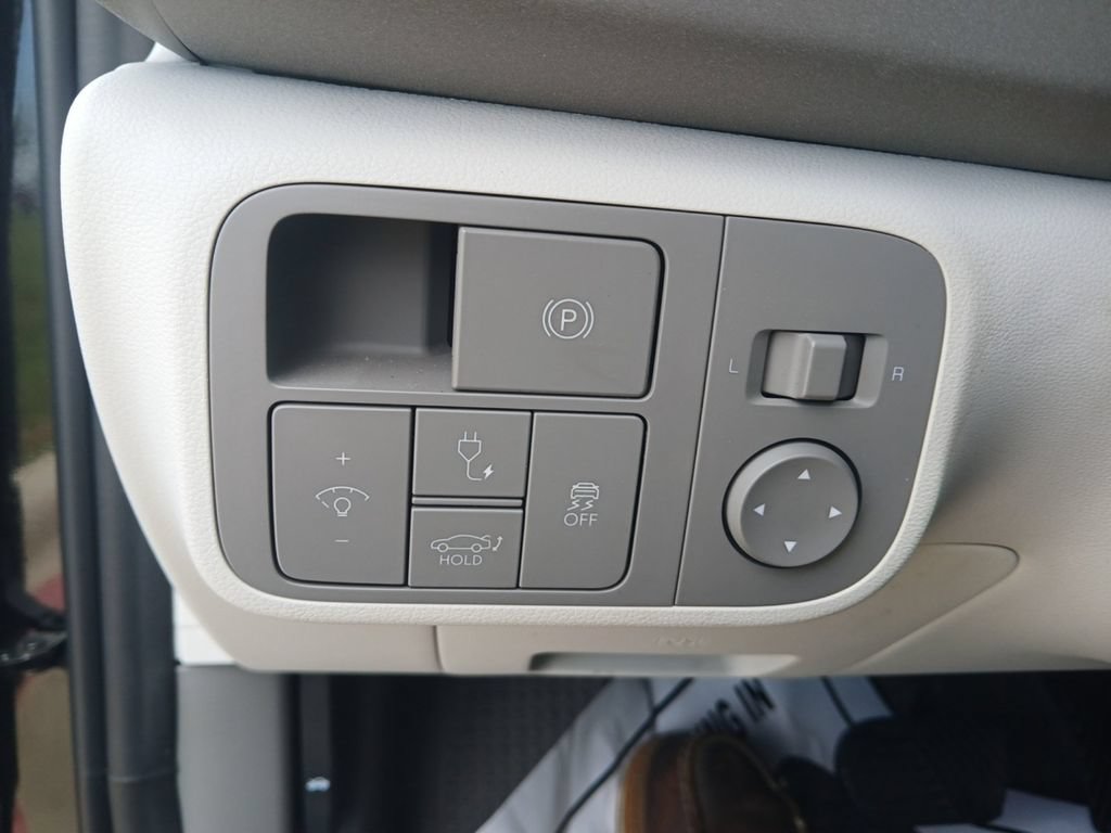Used 2025 Hyundai Ioniq 6 SEL RWD image 17