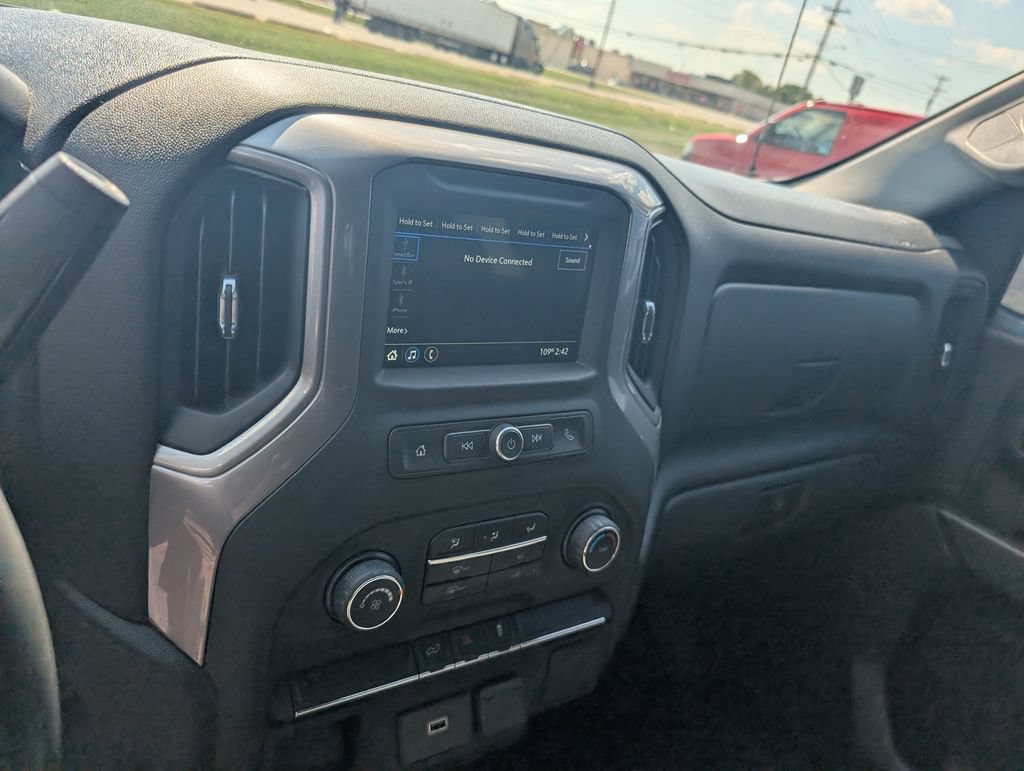 Used 2019 Chevrolet Silverado 1500 Custom w/ Custom Convenience Package AWD/4WD image 19
