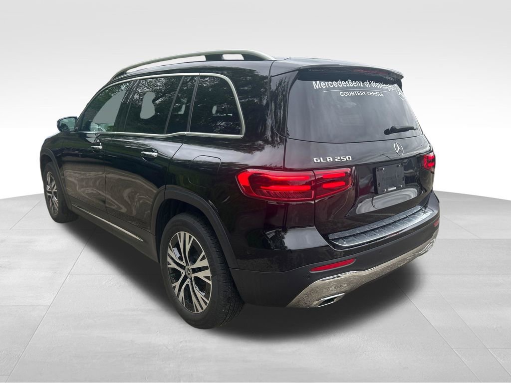 Used 2026 Mercedes-Benz GLB 250 4MATIC image 3