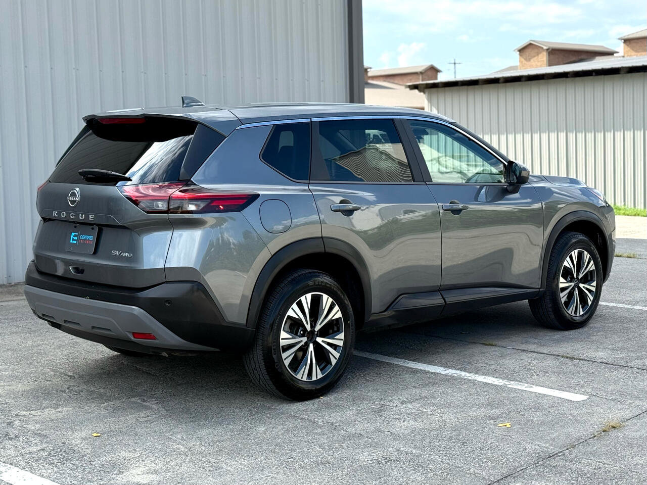 Used 2023 Nissan Rogue SV image 4
