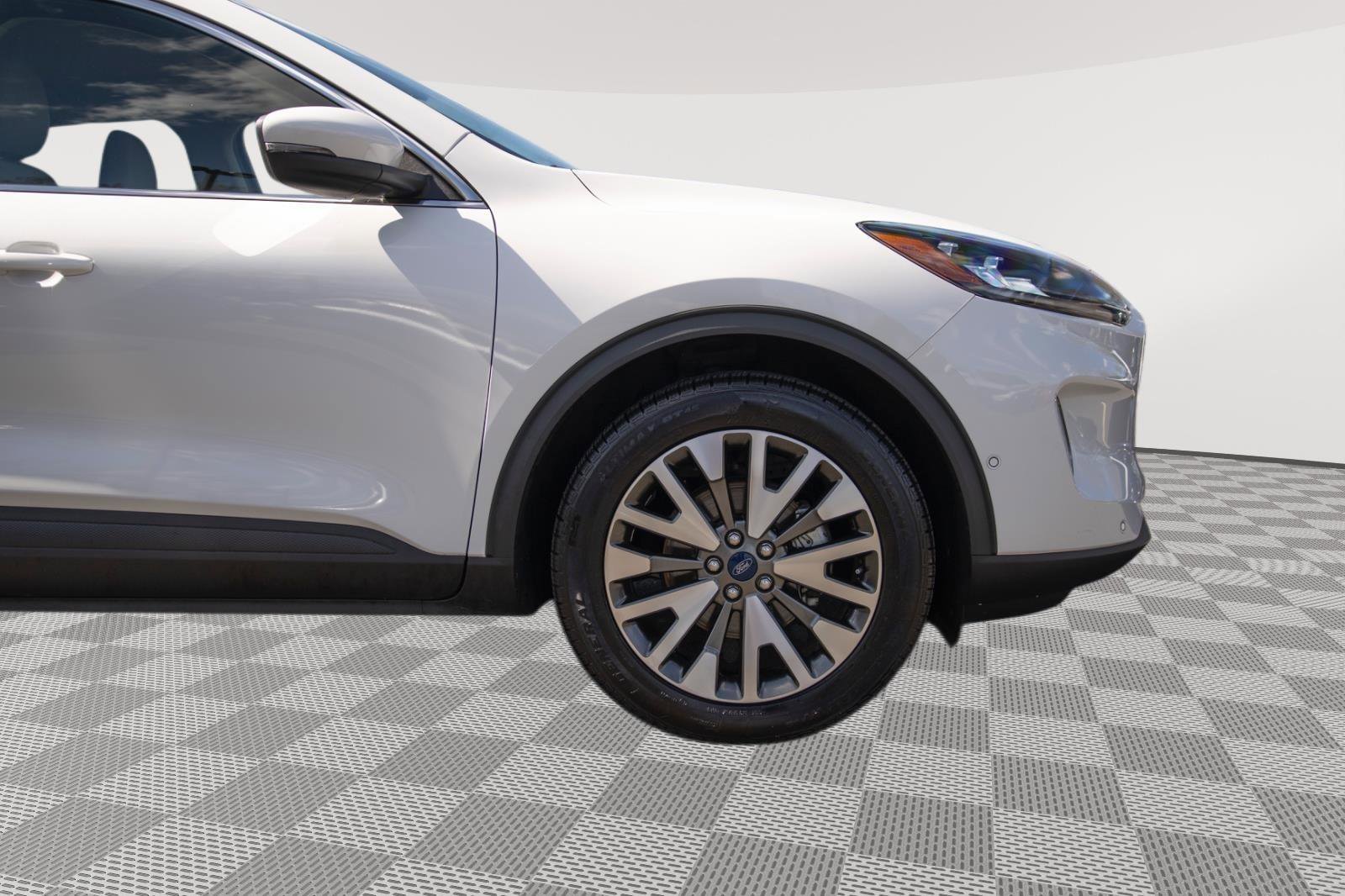 Used 2020 Ford Escape Titanium image 25