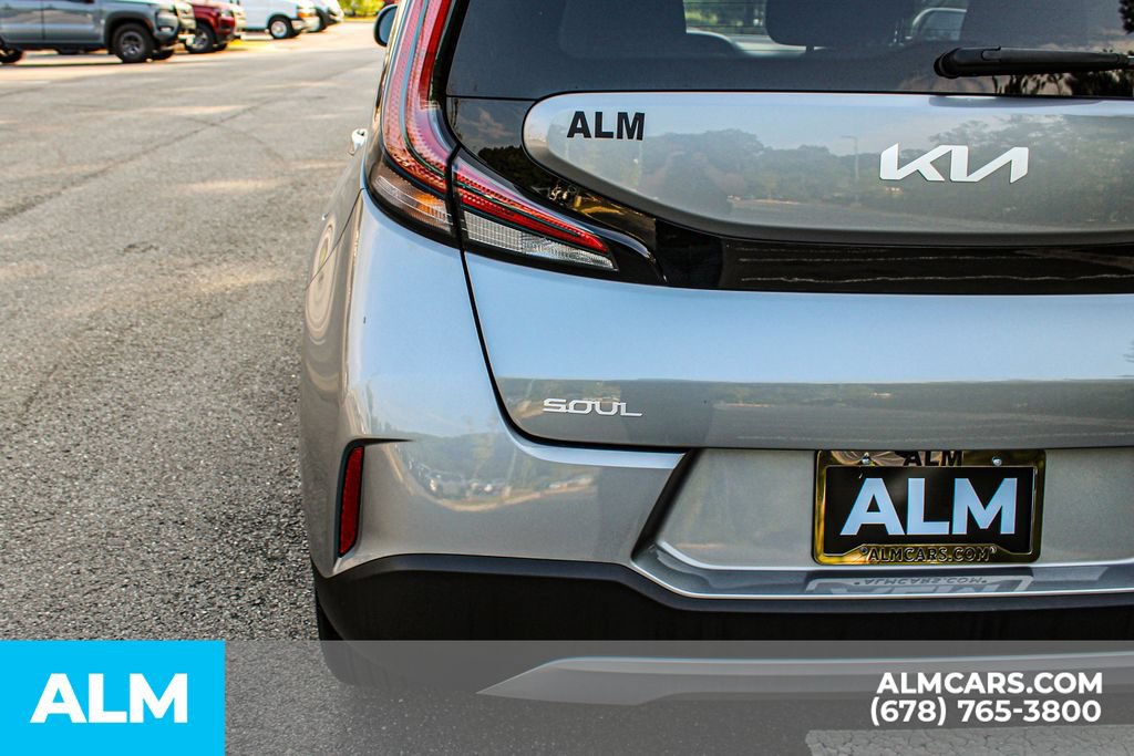 Used 2025 Kia Soul LX w/ LX Technology Package FWD image 12