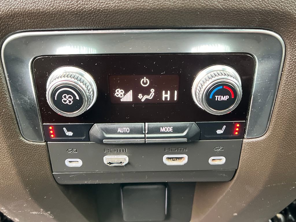 Used 2023 GMC Yukon XL SLT w/ SLT Premium Package image 32