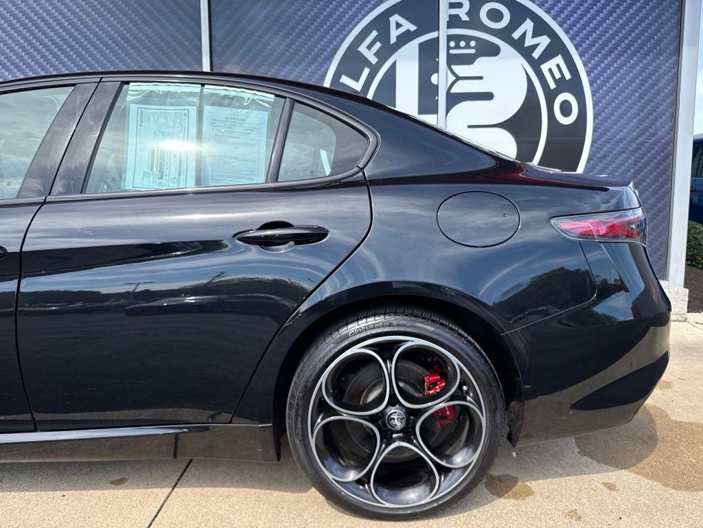 Used 2024 Alfa Romeo Giulia AWD image 21