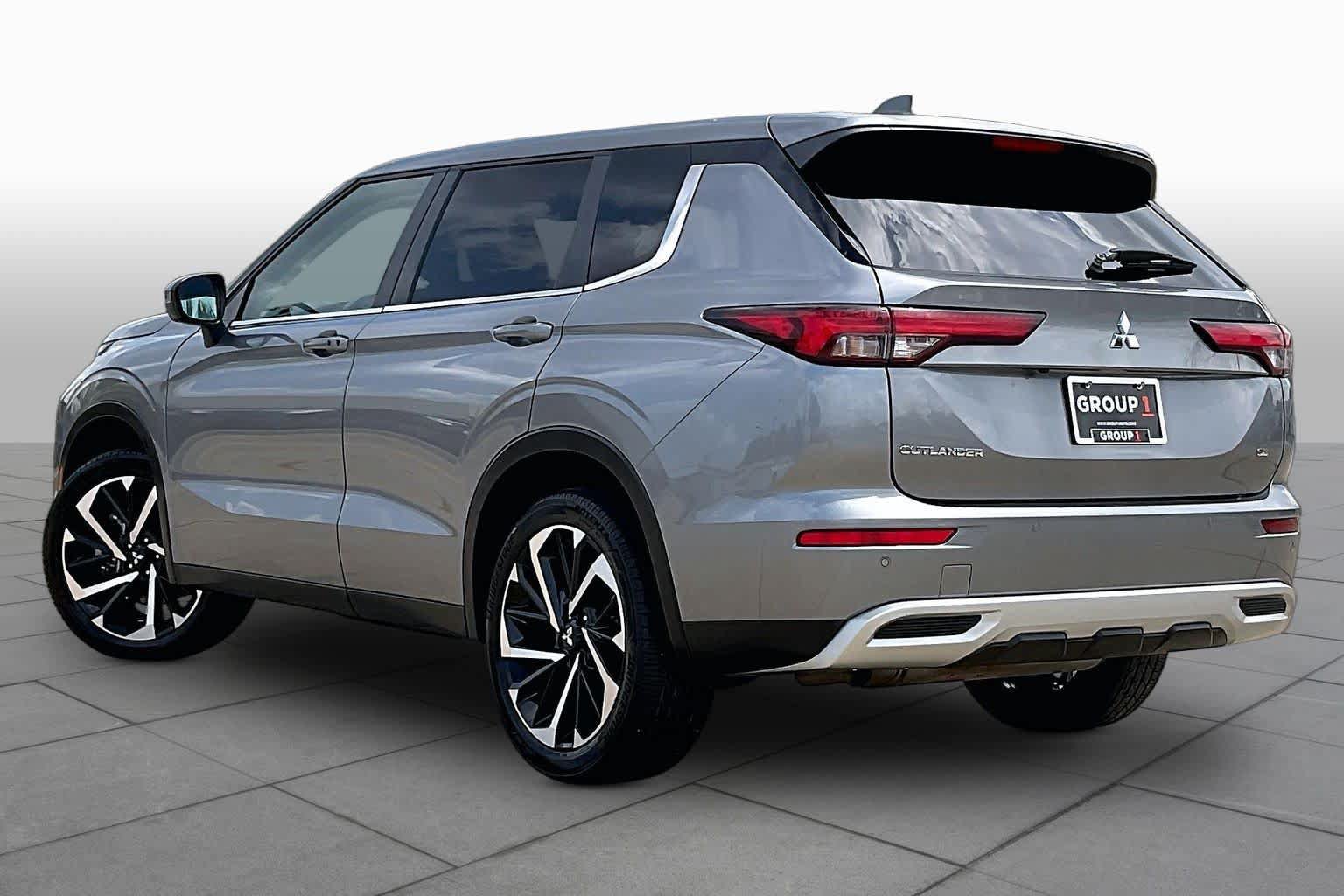 Used 2024 Mitsubishi Outlander SE AWD/4WD image 10