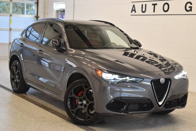 Used 2024 Alfa Romeo Stelvio Ti w/ Performance Driving Package AWD/4WD video 1