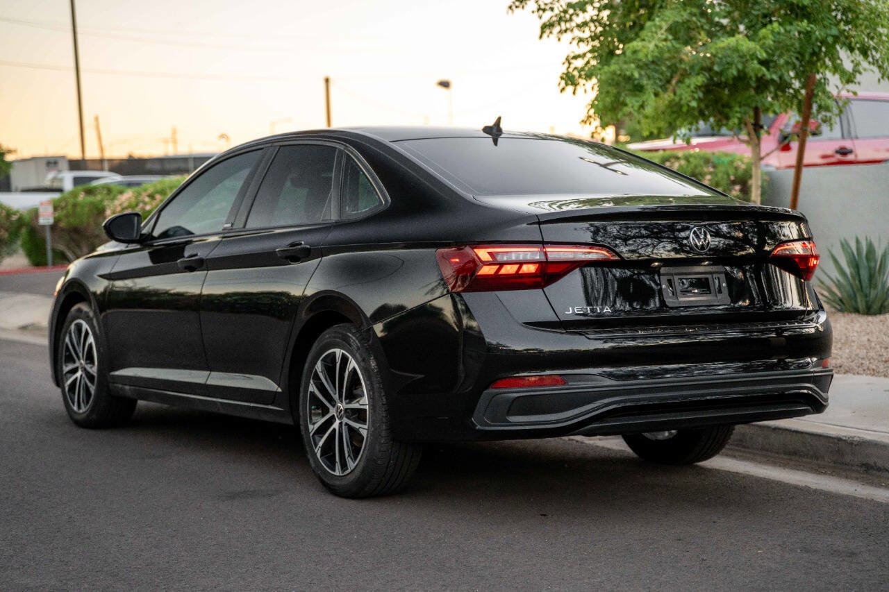 Used 2024 Volkswagen Jetta Sport image 3