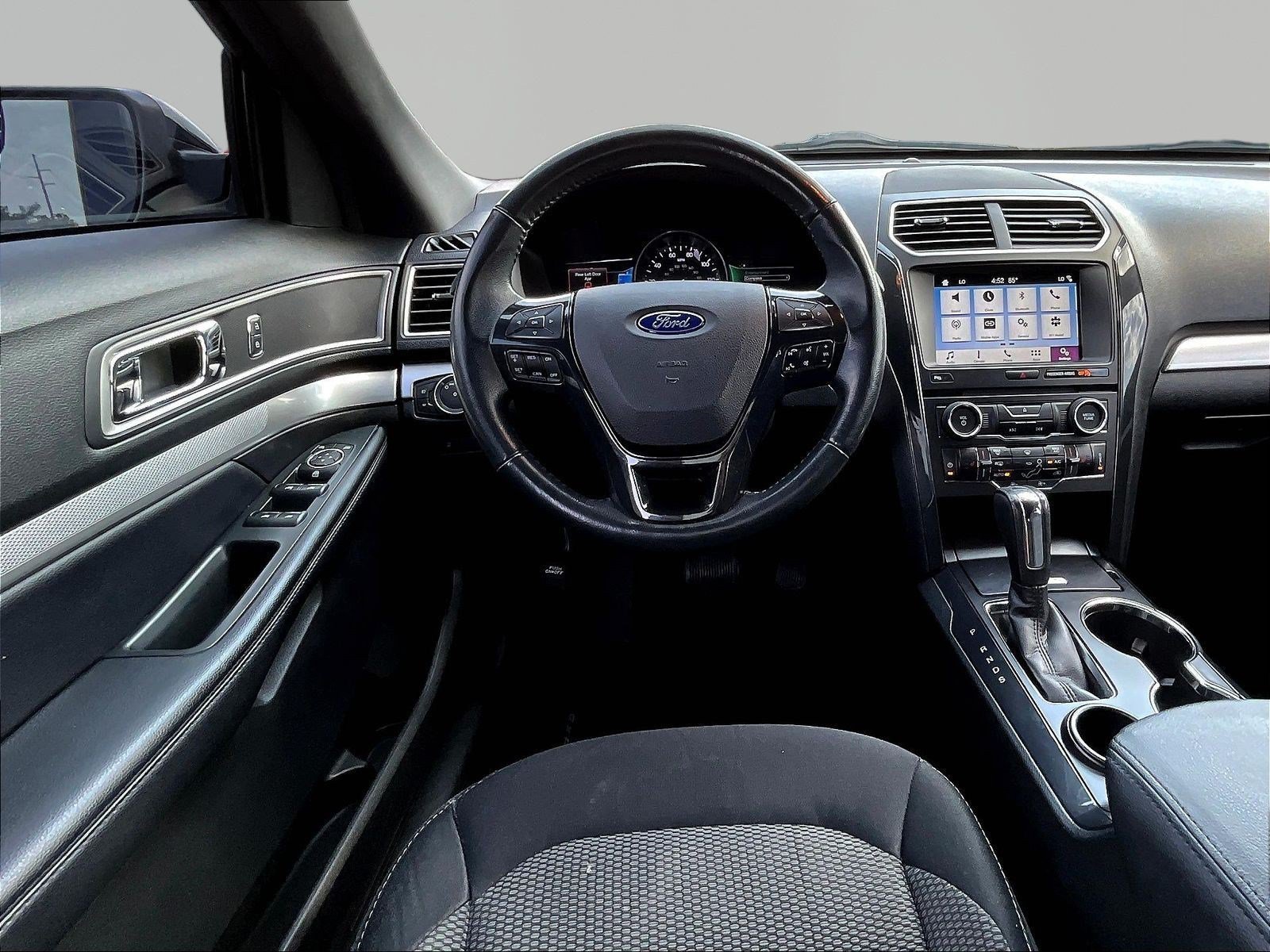 Used 2017 Ford Explorer XLT w/ Equipment Group 201A FWD image 8