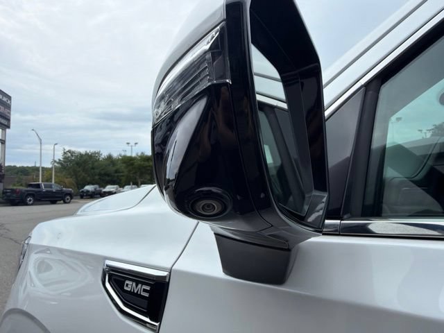 Used 2023 GMC Yukon XL SLT w/ SLT Premium Package AWD/4WD image 9