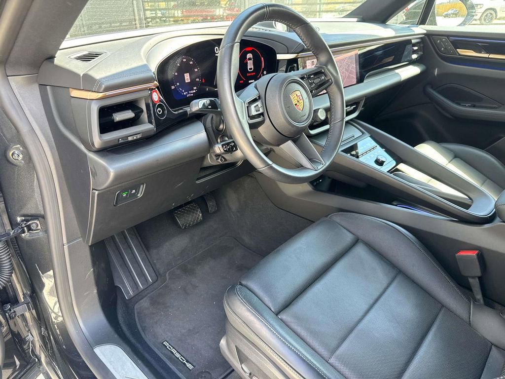 Certified 2024 Porsche Macan 4 Electric image 4