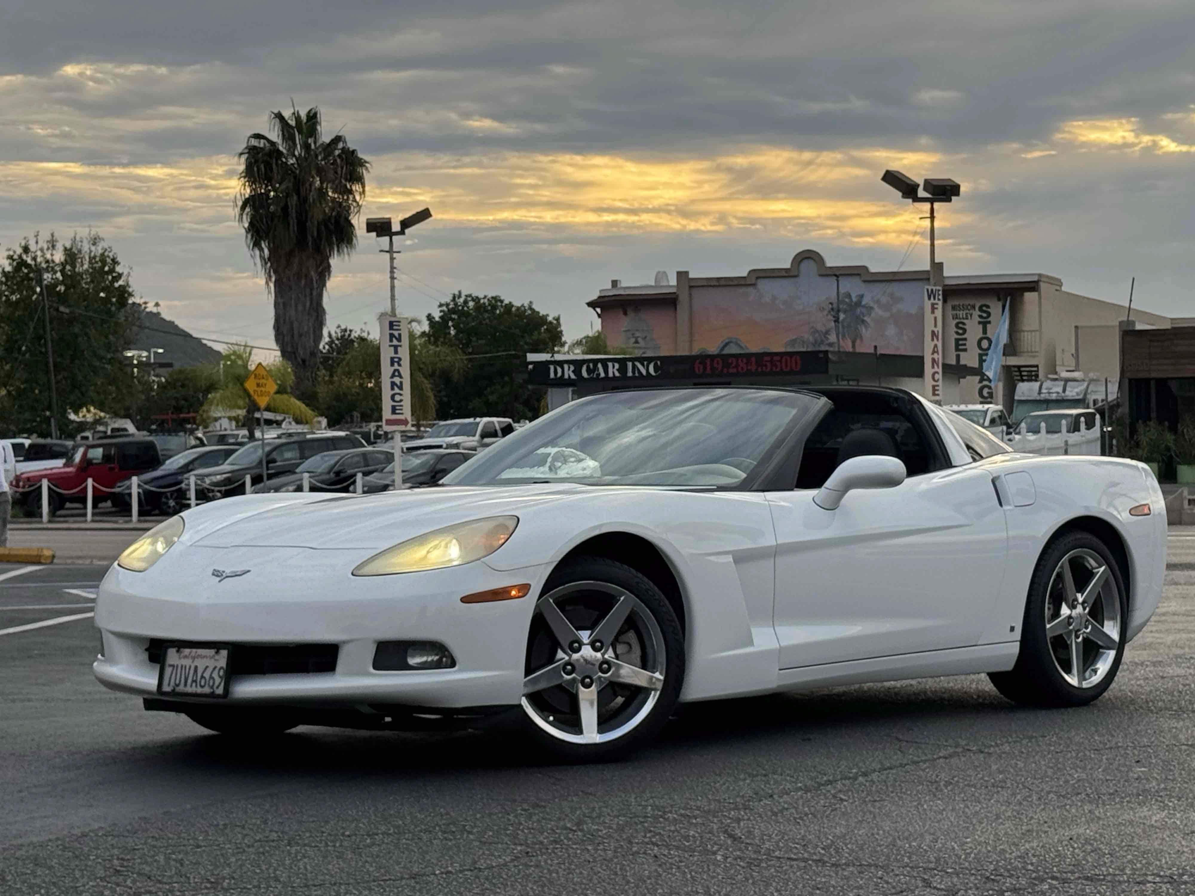 Used 2007 Chevrolet Corvette Coupe w/ Preferred Equipment Group RWD image 1