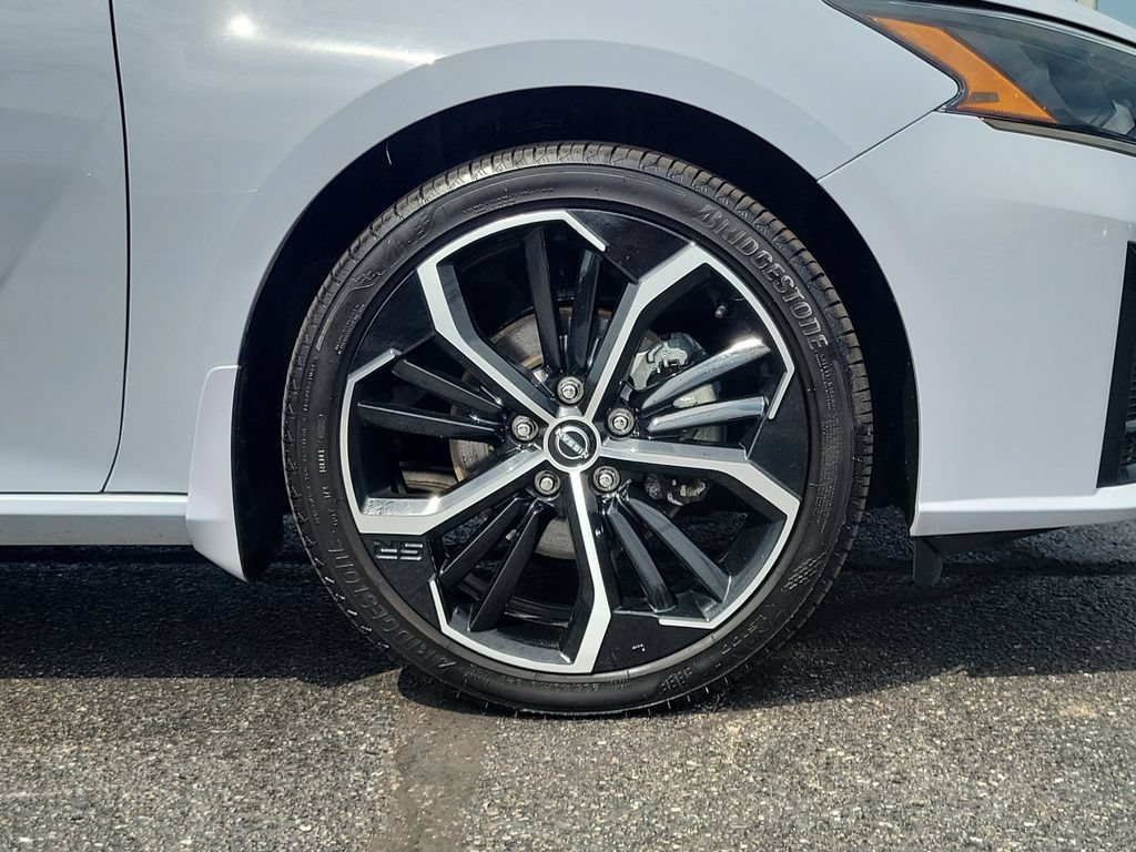 Used 2024 Nissan Altima 2.5 SR w/ SR Premium Package FWD image 9