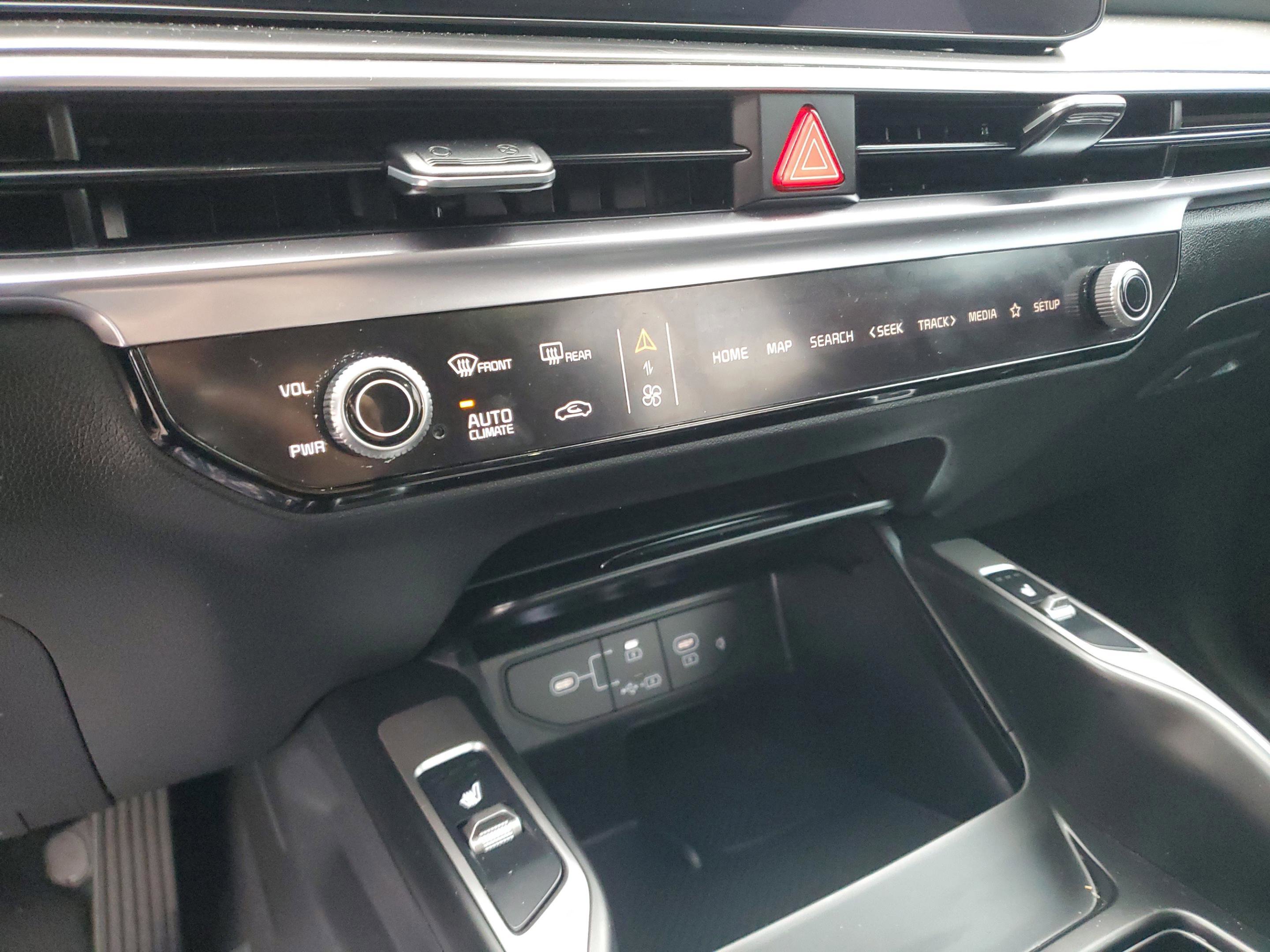 Certified 2025 Kia Sorento EX w/ EX Panoramic Sunroof Package image 19