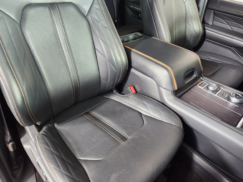 Used 2023 Ford Expedition Max Platinum AWD/4WD image 11