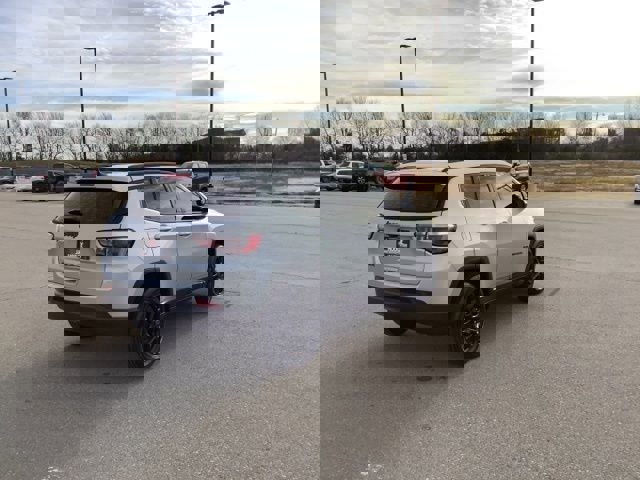 New 2026 Jeep Compass Latitude image 7