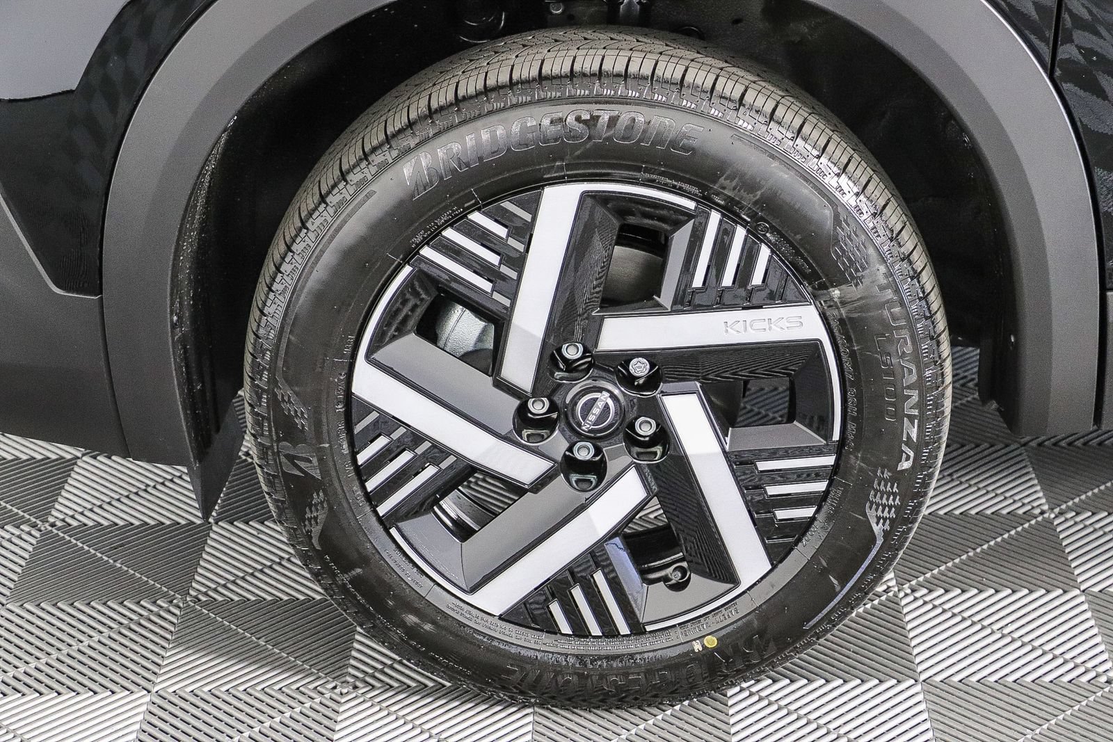 New 2026 Nissan Kicks SV w/ Cold Weather Package FWD image 11