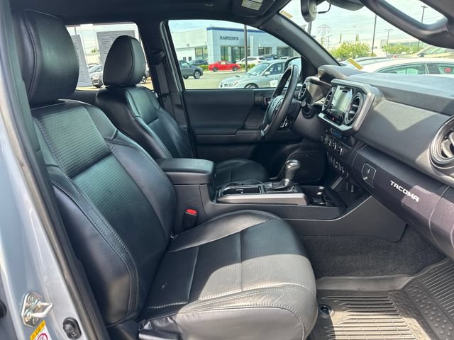 Used 2019 Toyota Tacoma TRD Off-Road AWD/4WD image 9