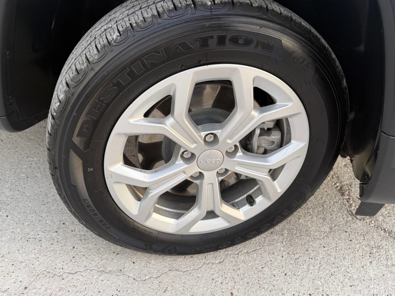 Used 2024 Jeep Compass Latitude image 27