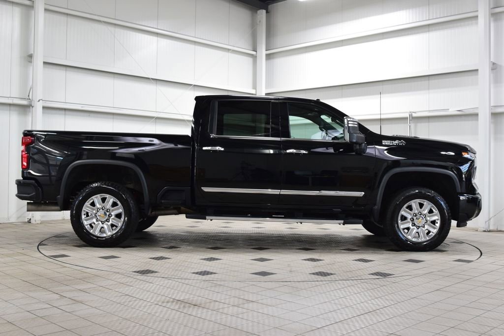 Used 2024 Chevrolet Silverado 2500 High Country w/ Technology Package AWD/4WD image 9