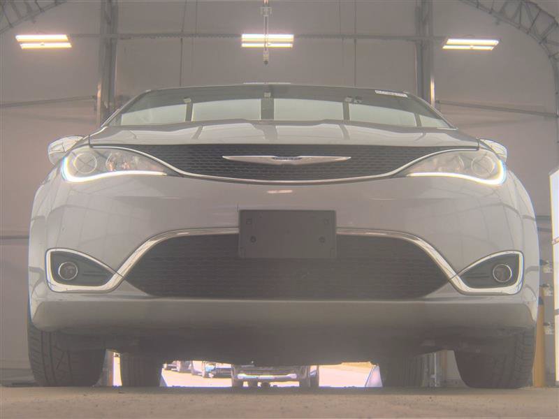 Used 2020 Chrysler Pacifica Limited FWD image 3