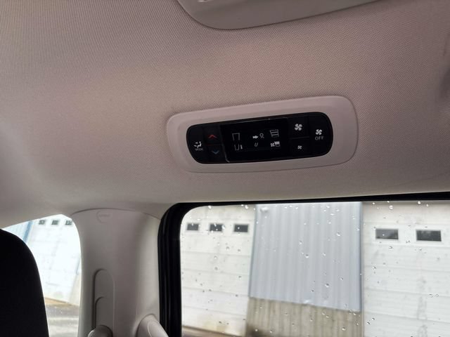 Used 2023 Chrysler Voyager LX FWD image 18