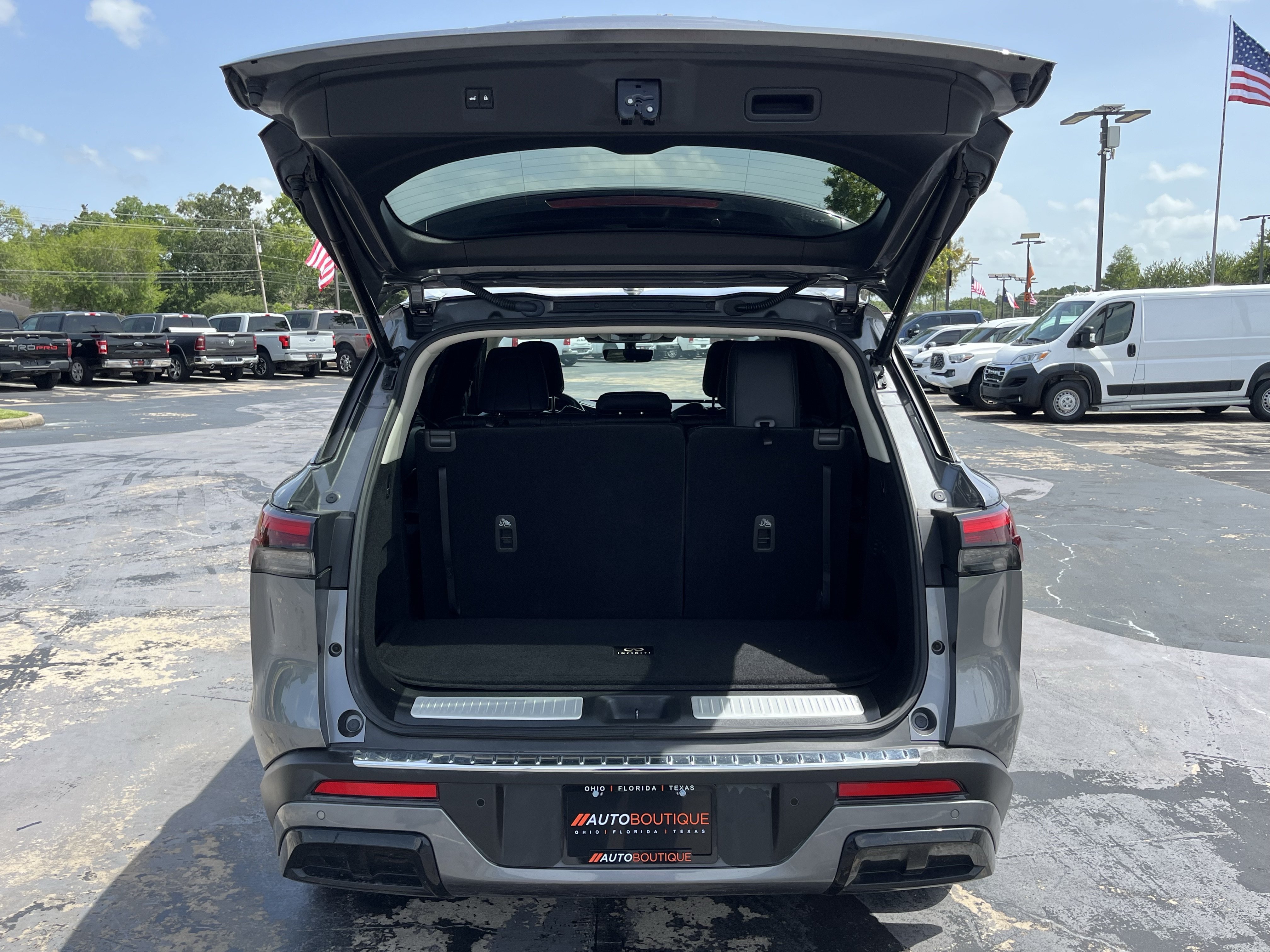 Used 2023 INFINITI QX60 Luxe w/ Cargo Package FWD image 11